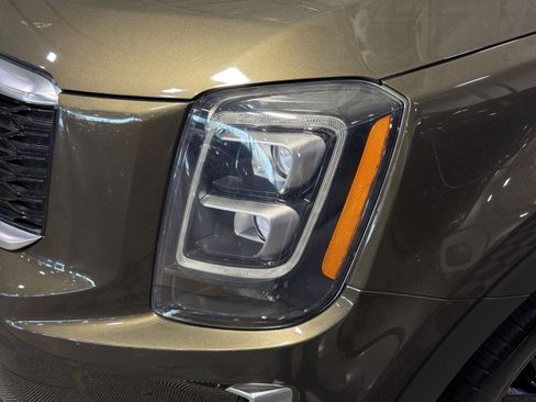 Used 2022 Kia Telluride SX w/ Towing Package FWD image 13