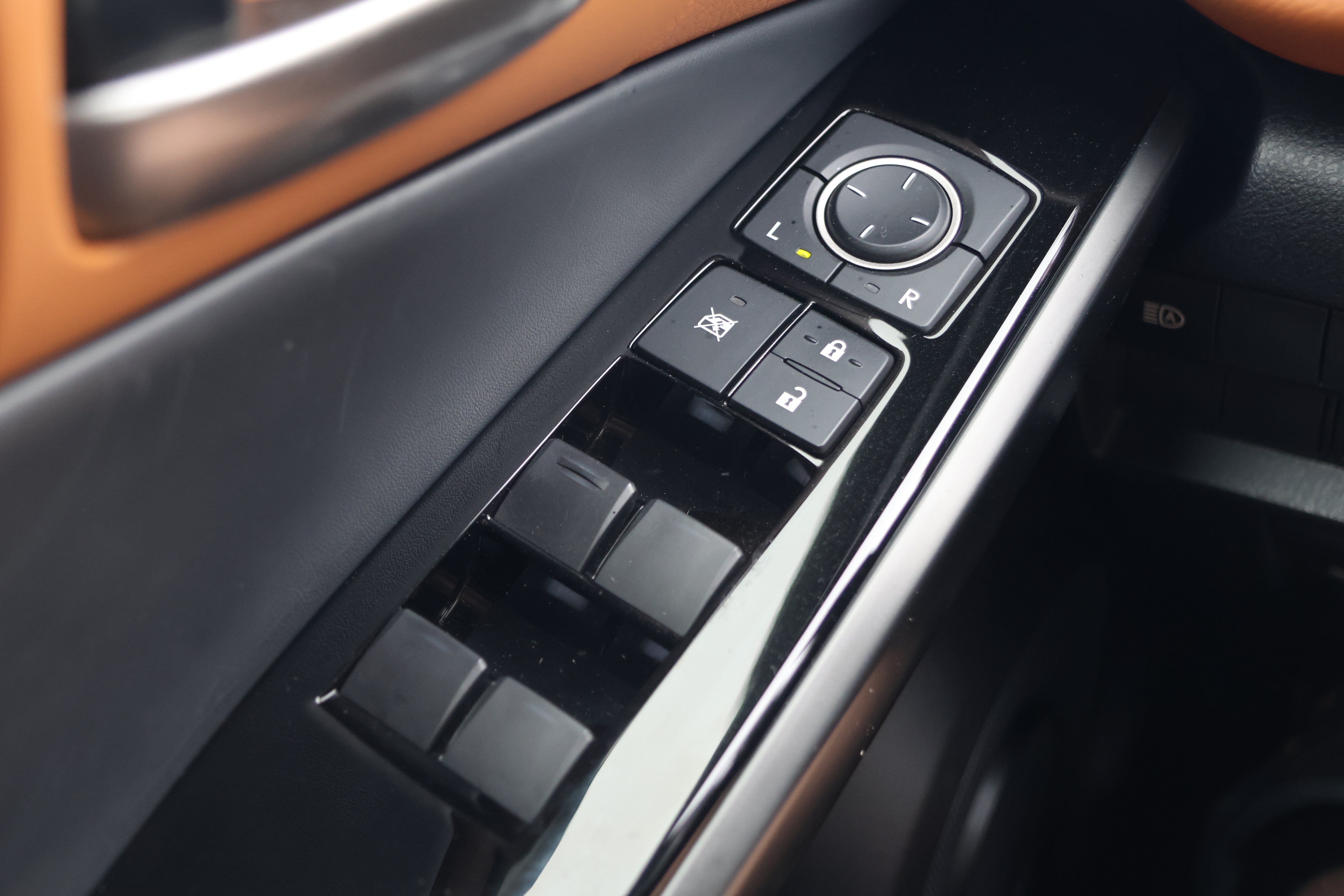 Used 2025 Lexus IS 350 F Sport w/ Accessory Package RWD image 13