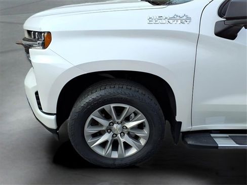 Used 2021 Chevrolet Silverado 1500 High Country w/ Technology Package image 12