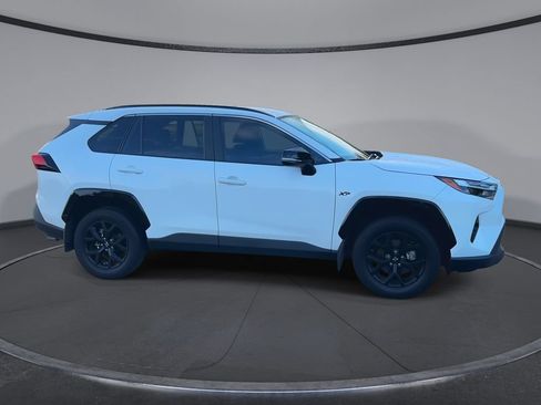 Used 2025 Toyota RAV4 XLE FWD image 9