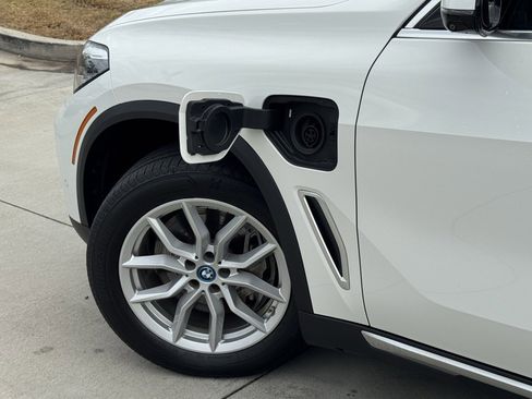 Used 2022 BMW X5 xDrive45e w/ Climate Comfort Package image 8