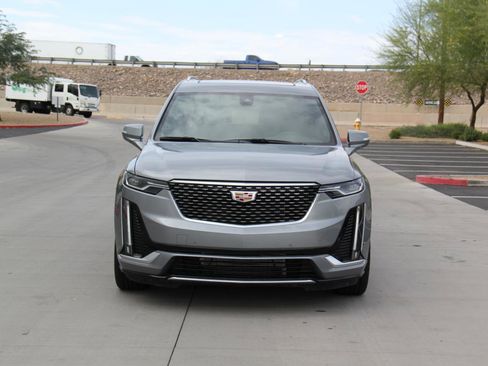 Used 2024 Cadillac XT6 Premium Luxury FWD image 2
