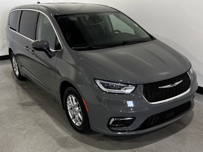 Used 2023 Chrysler Pacifica Touring-L