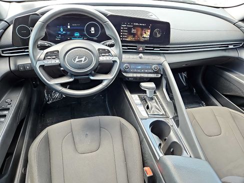 Used 2025 Hyundai Elantra SEL FWD image 11