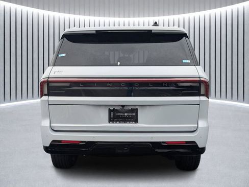 New 2026 Lincoln Navigator Reserve image 4