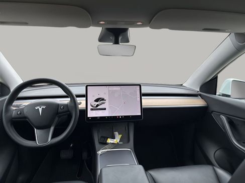 Used 2021 Tesla Model Y Long Range image 21