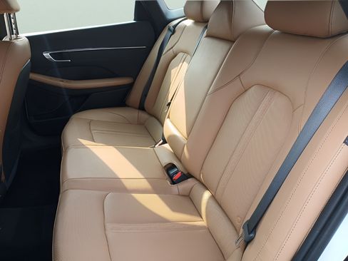 Used 2020 Hyundai Sonata Limited w/ Preferred Accessory Package FWD image 24