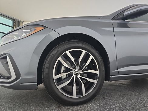 Used 2025 Volkswagen Jetta SE image 38