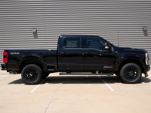 New 2026 Ford F250 Lariat w/ Black Appearance Package AWD/4WD image 2