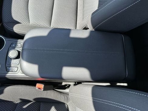 Used 2024 GMC Terrain SLE w/ Driver Convenience Package FWD image 24