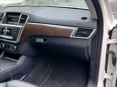 Used 2014 Mercedes-Benz GL 450 4MATIC image 17