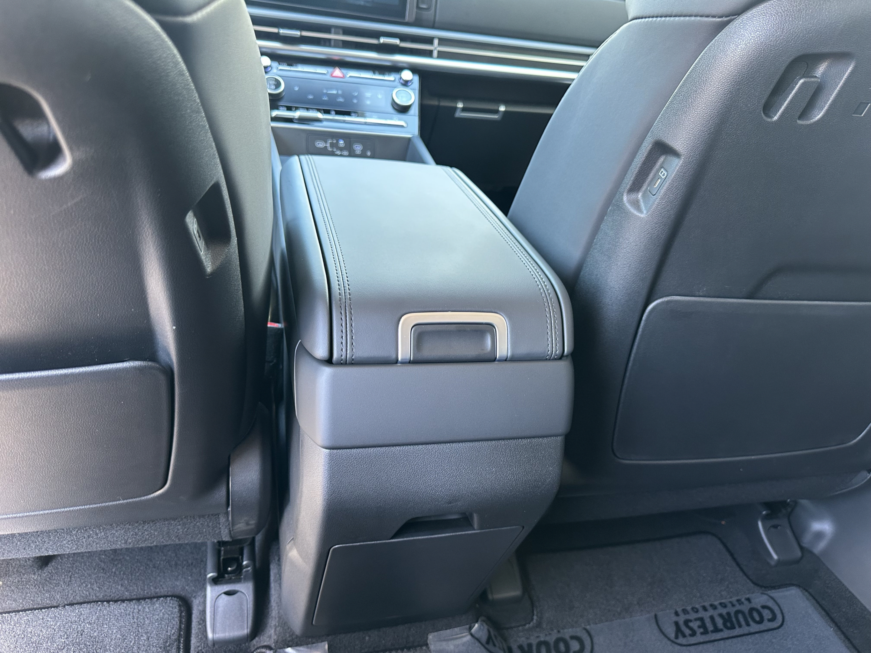New 2027 Hyundai Santa Fe SEL FWD image 12