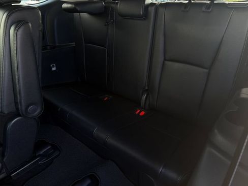 Used 2025 Toyota Highlander Limited FWD image 16