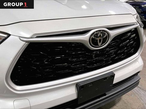Certified 2022 Toyota Highlander XLE image 29