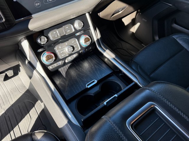 Used 2021 GMC Yukon XL Denali AWD/4WD image 17