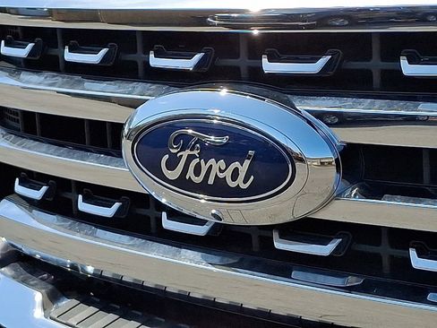 Used 2023 Ford F350 Lariat w/ Lariat Ultimate Package image 4