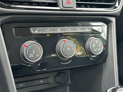 Used 2025 Volkswagen Taos S image 19