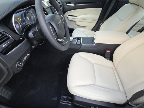 Used 2023 Chrysler 300 Touring L w/ Popular Equipment Group image 8