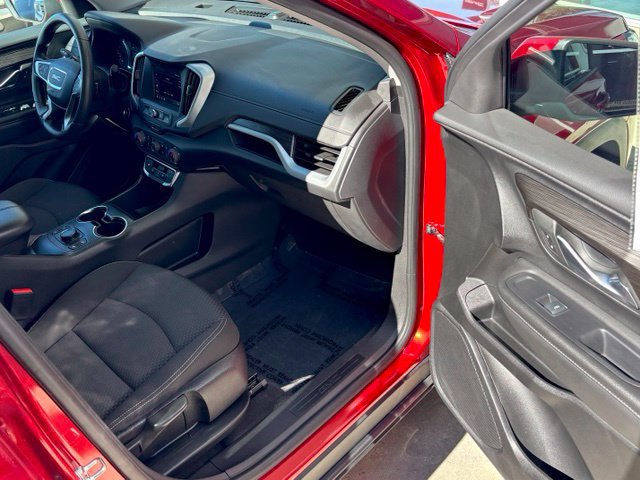 Used 2024 GMC Terrain SLE w/ Driver Convenience Package FWD image 31