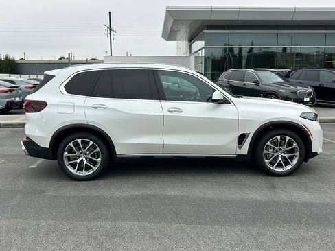Used 2024 BMW X5 xDrive40i w/ Premium Package AWD/4WD image 6