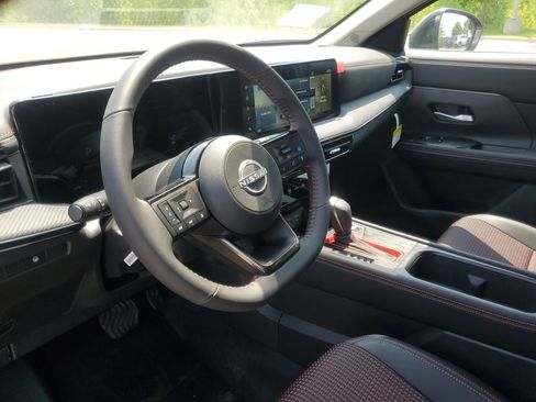 New 2025 Nissan Kicks SR image 14