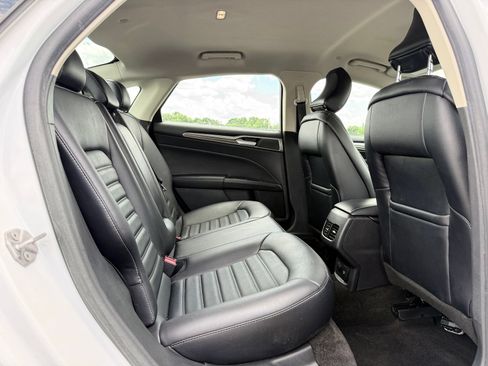 Used 2018 Ford Fusion SE w/ Equipment Group 602A FWD image 17