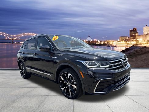 Certified 2024 Volkswagen Tiguan SEL R-Line AWD/4WD image 4