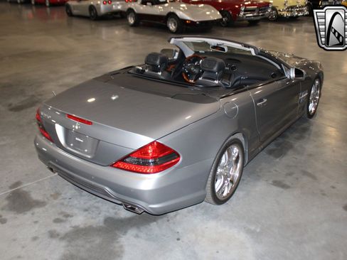 Used 2011 Mercedes-Benz SL 550 image 12