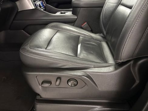 Used 2021 Chevrolet Suburban Z71 image 11