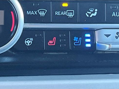 Used 2023 Ford Expedition XLT image 21