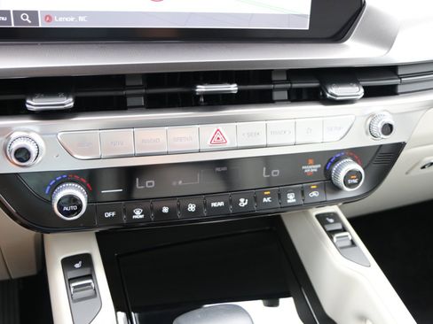 Used 2025 Kia Telluride S AWD/4WD image 23