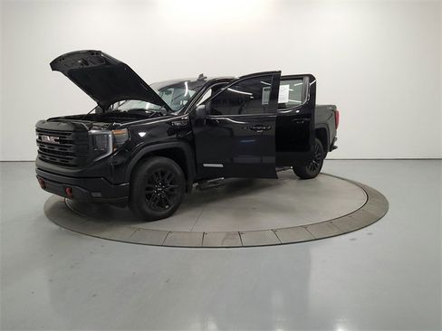 Used 2023 GMC Sierra 1500 Elevation image 11