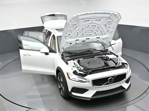 New 2026 Volvo V60 B5 Cross Country Plus w/ Protection Package Premier image 52