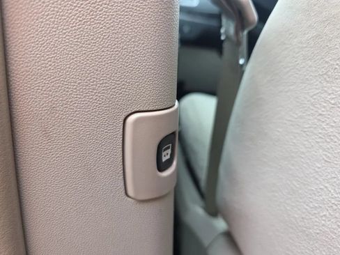 Used 2015 Chrysler Town & Country Touring w/ Driver Convenience Group FWD image 36