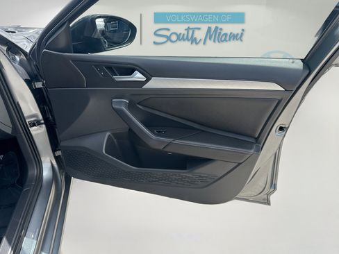 Used 2023 Volkswagen Jetta SE w/ Panoramic Sunroof Package FWD image 32