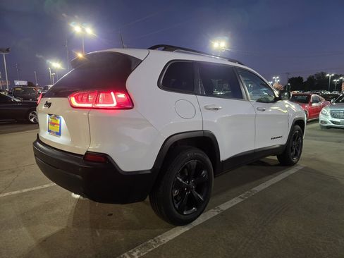Used 2019 Jeep Cherokee Latitude Plus image 5