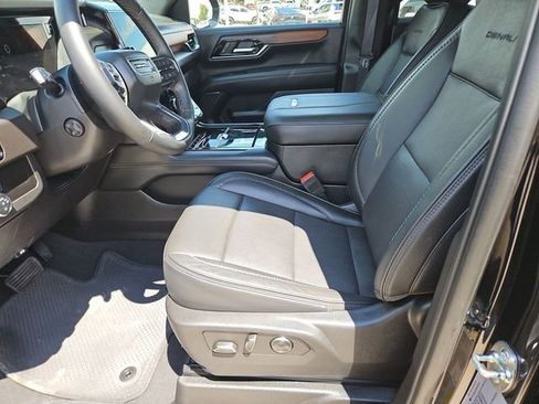 Used 2025 GMC Yukon Denali AWD/4WD image 18