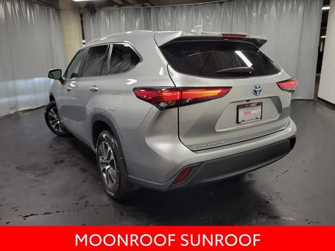 Used 2023 Toyota Highlander XLE AWD/4WD image 6