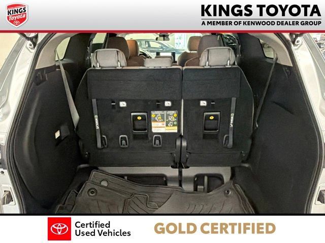 Used 2025 Toyota Sienna LE AWD/4WD image 14