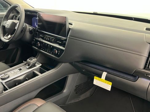 New 2026 Nissan Pathfinder Platinum AWD/4WD image 24