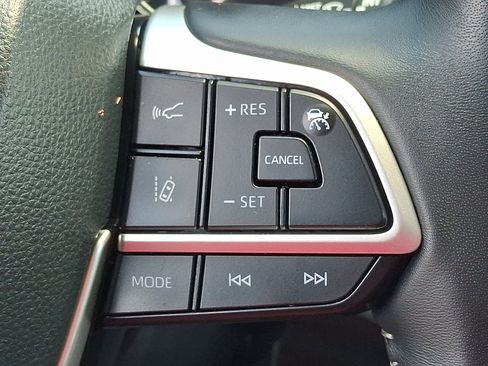 Used 2025 Toyota Highlander LE AWD/4WD image 22