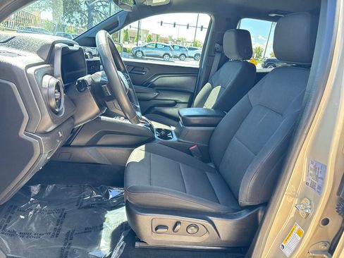 Used 2023 Chevrolet Colorado Trail Boss w/ Technology Package AWD/4WD image 9
