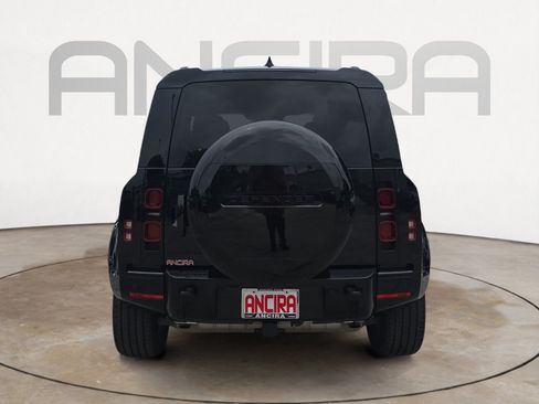 Used 2025 Land Rover Defender 110 X-Dynamic SE AWD/4WD image 9