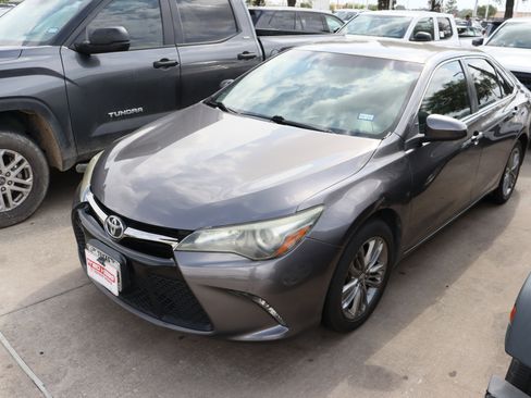 Used 2017 Toyota Camry SE image 6