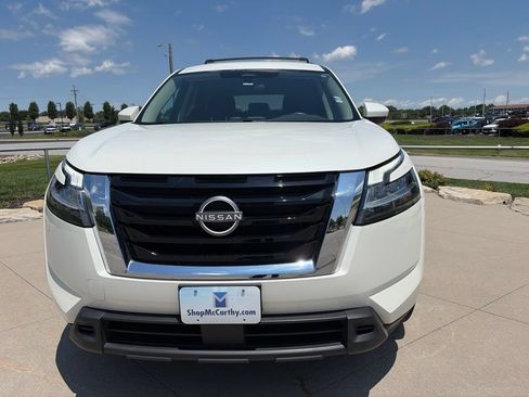 Used 2022 Nissan Pathfinder SV AWD/4WD image 3