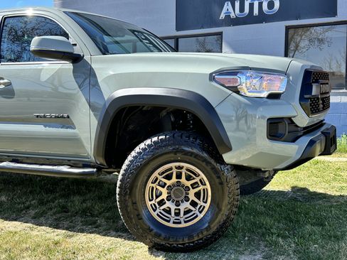 Used 2023 Toyota Tacoma Trail Special Edition w/ Trail Edition image 3