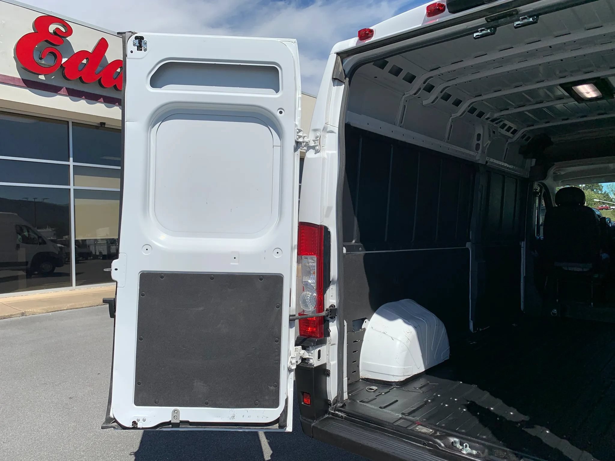 Used 2025 RAM ProMaster 2500 w/ Convenience Group FWD image 28