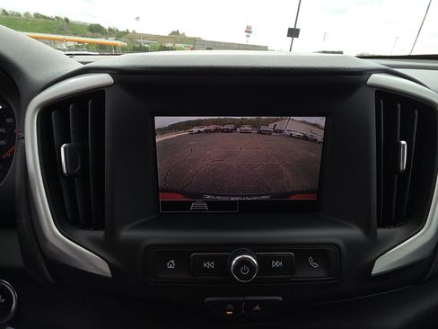 Used 2024 GMC Terrain SLE image 22