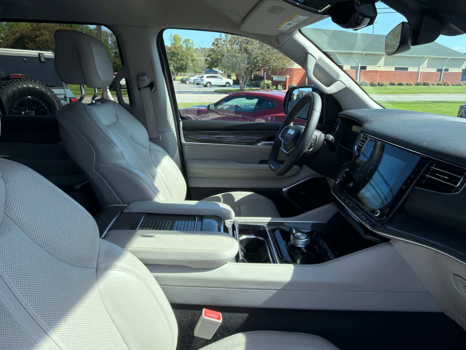 Used 2022 Jeep Wagoneer Series II AWD/4WD image 9