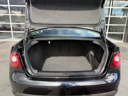 Used 2010 Volkswagen Jetta Wolfsburg Edition FWD image 15